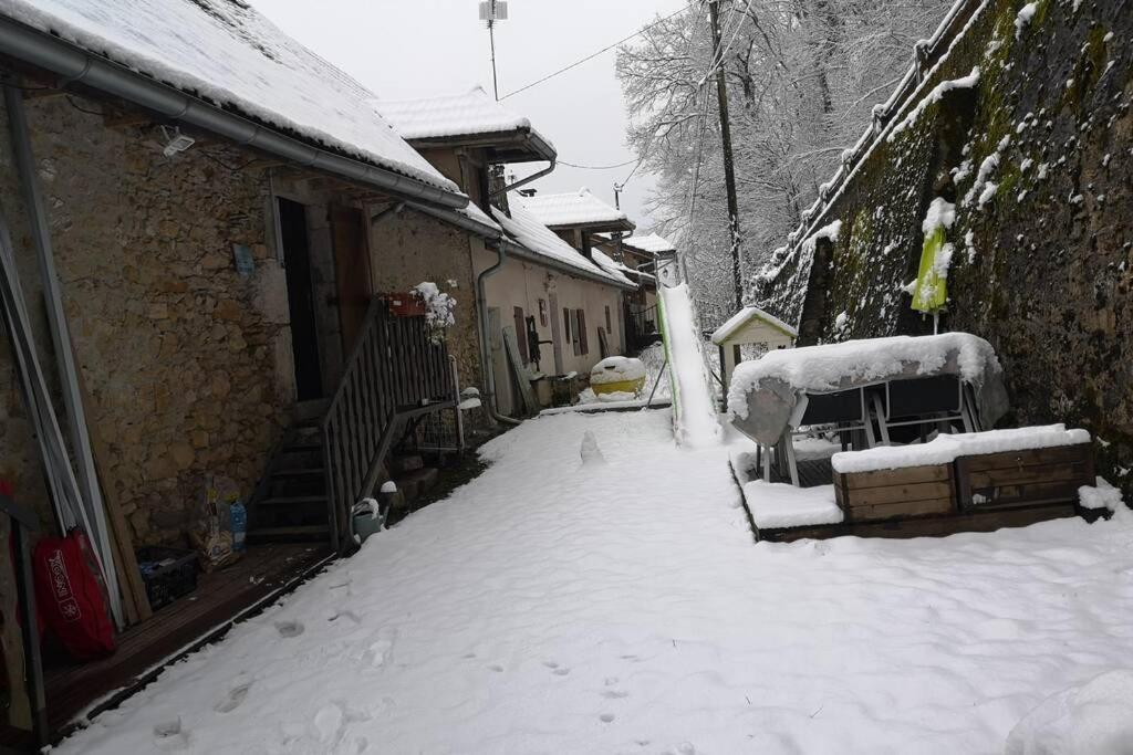 Le Portougais, Chalet A Chanaz, La Petite Venise Savoyarde 外观 照片