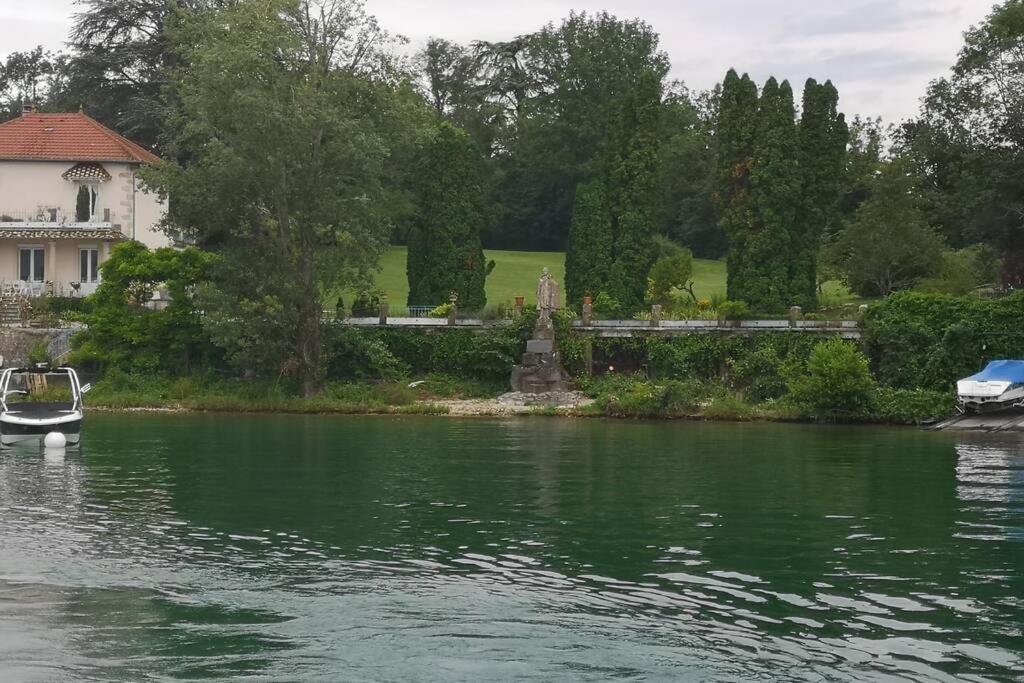 Le Portougais, Chalet A Chanaz, La Petite Venise Savoyarde 外观 照片
